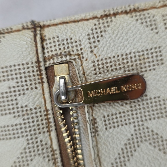 Michael Kors Cream Wallet Classic Design - Picture 7 of 9